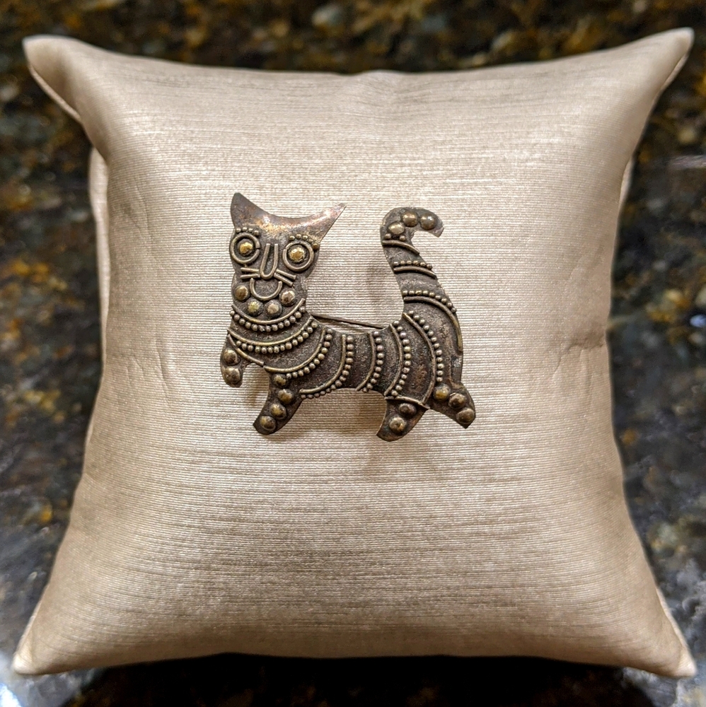 Handmade cat pin/brooch sterling silver